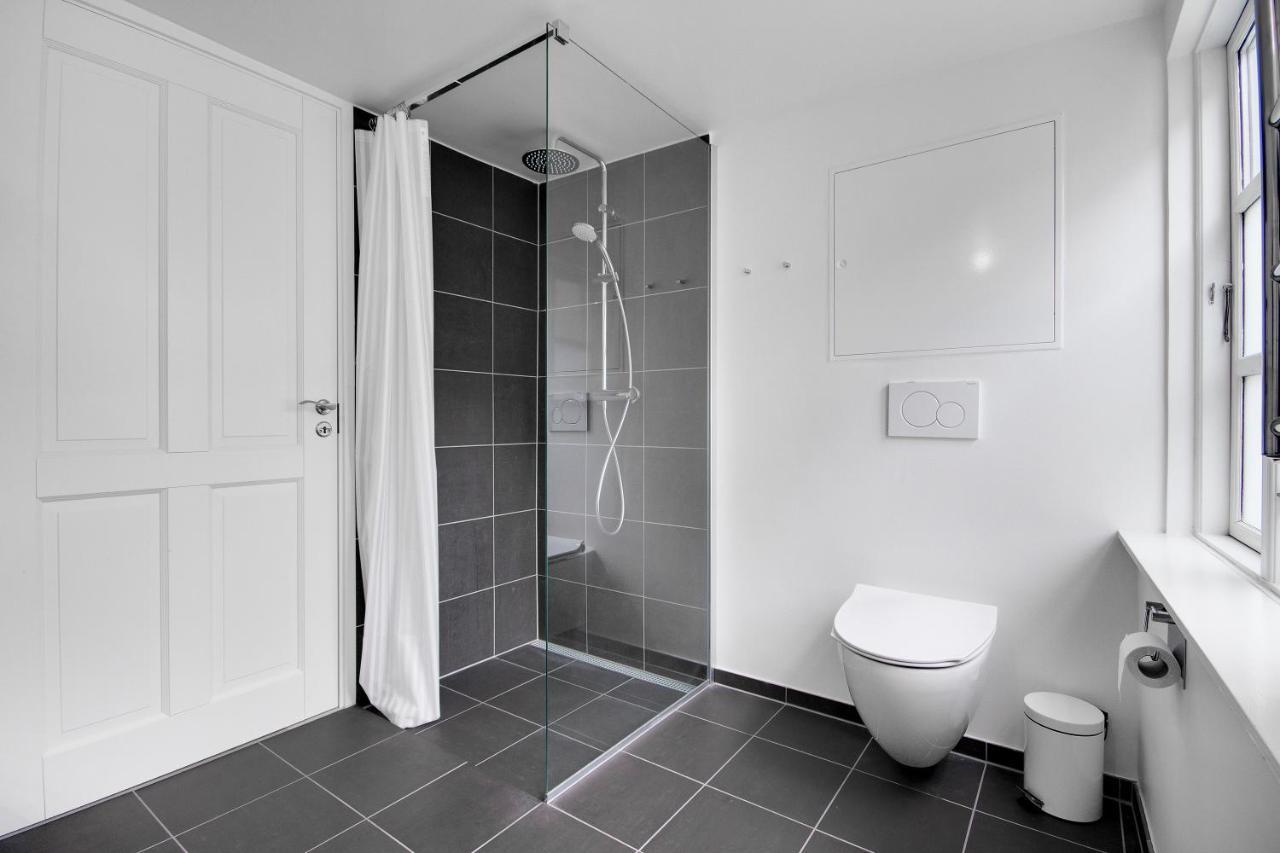 Sanders Regent - Chic Three-bedroom Near Square