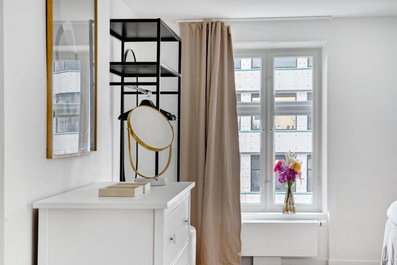 Sanders Regent - Chic Three-bedroom Near Square Apartment *