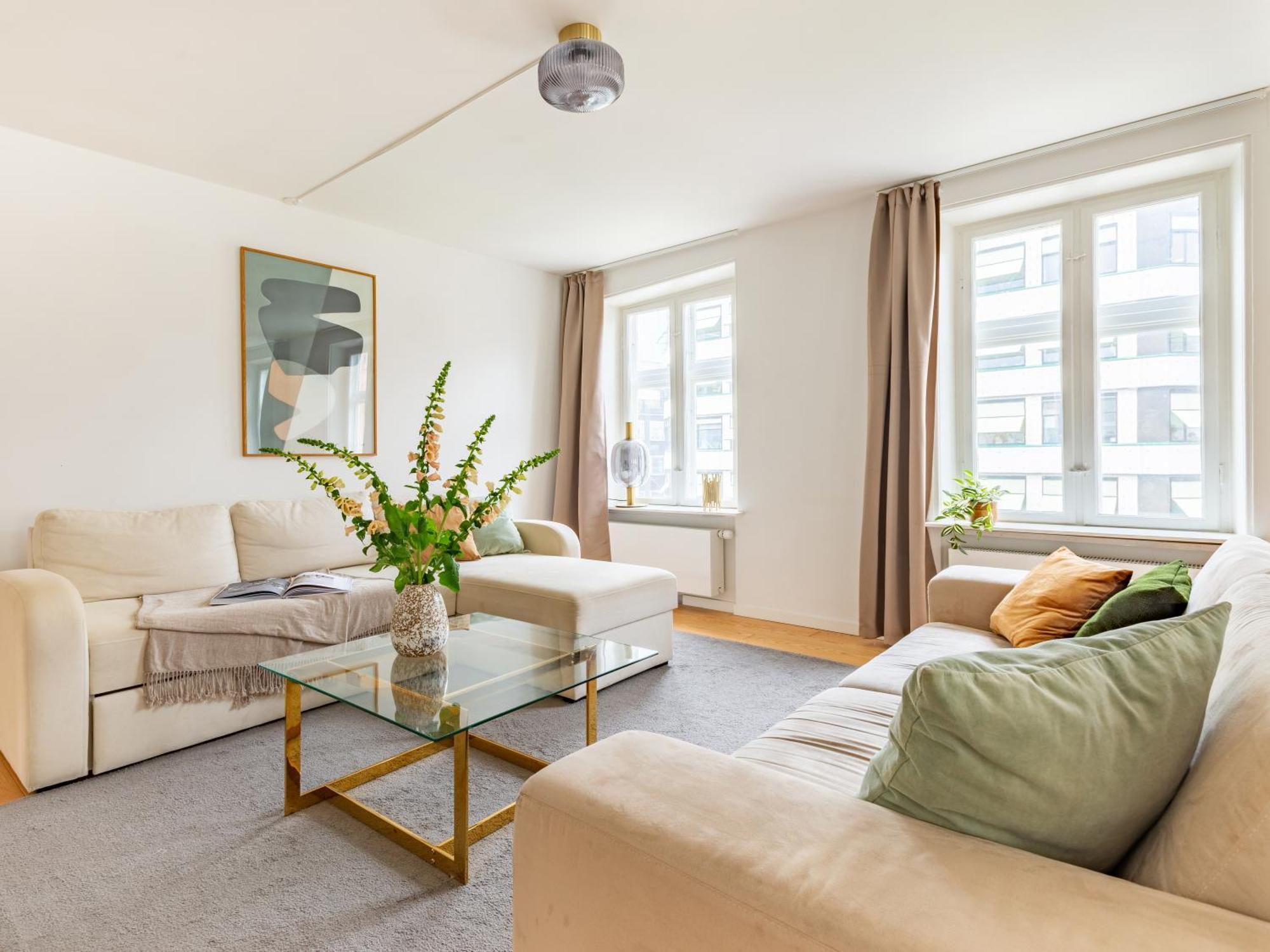 Sanders Regent - Chic Three-bedroom Near Square Apartment