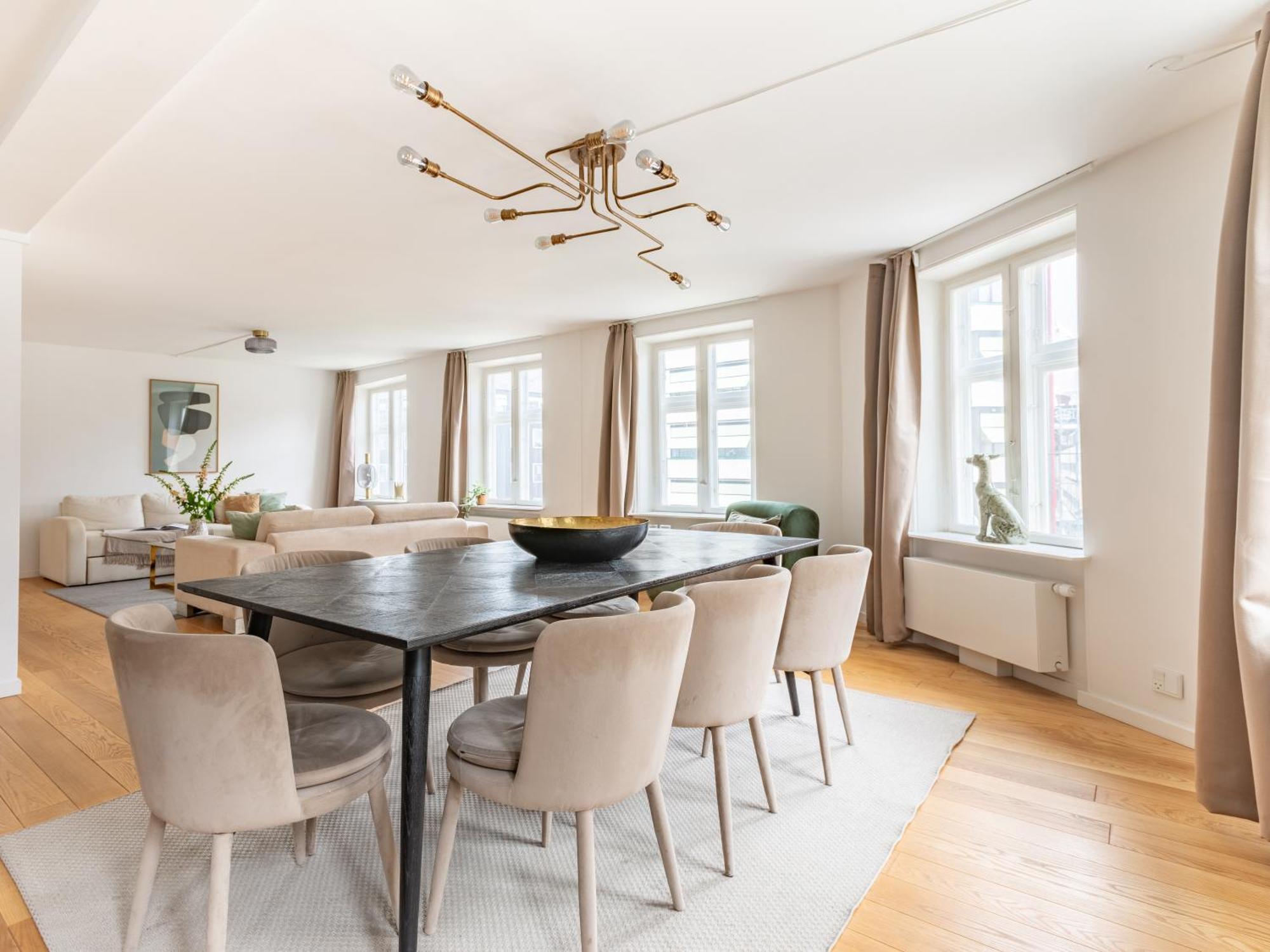 Sanders Regent - Chic Three-bedroom Near Square Apartment Copenhagen